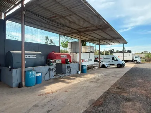 Posto de abastecimento Diesel S10 e S500 da TransZandoná, garantindo autonomia da frota de mudanças